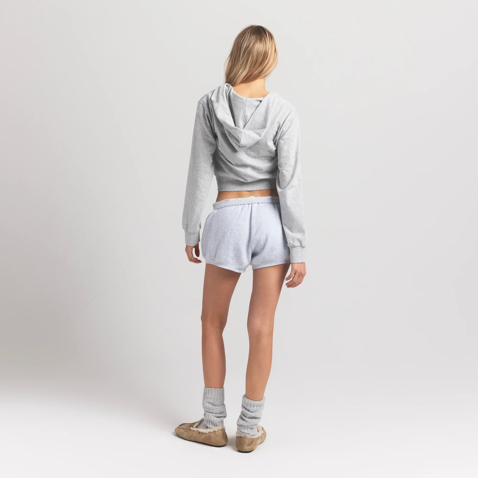 COTTON FLEECE BUBBLE HEM SHORT | LIGHT HEATHER GREY - Image 4