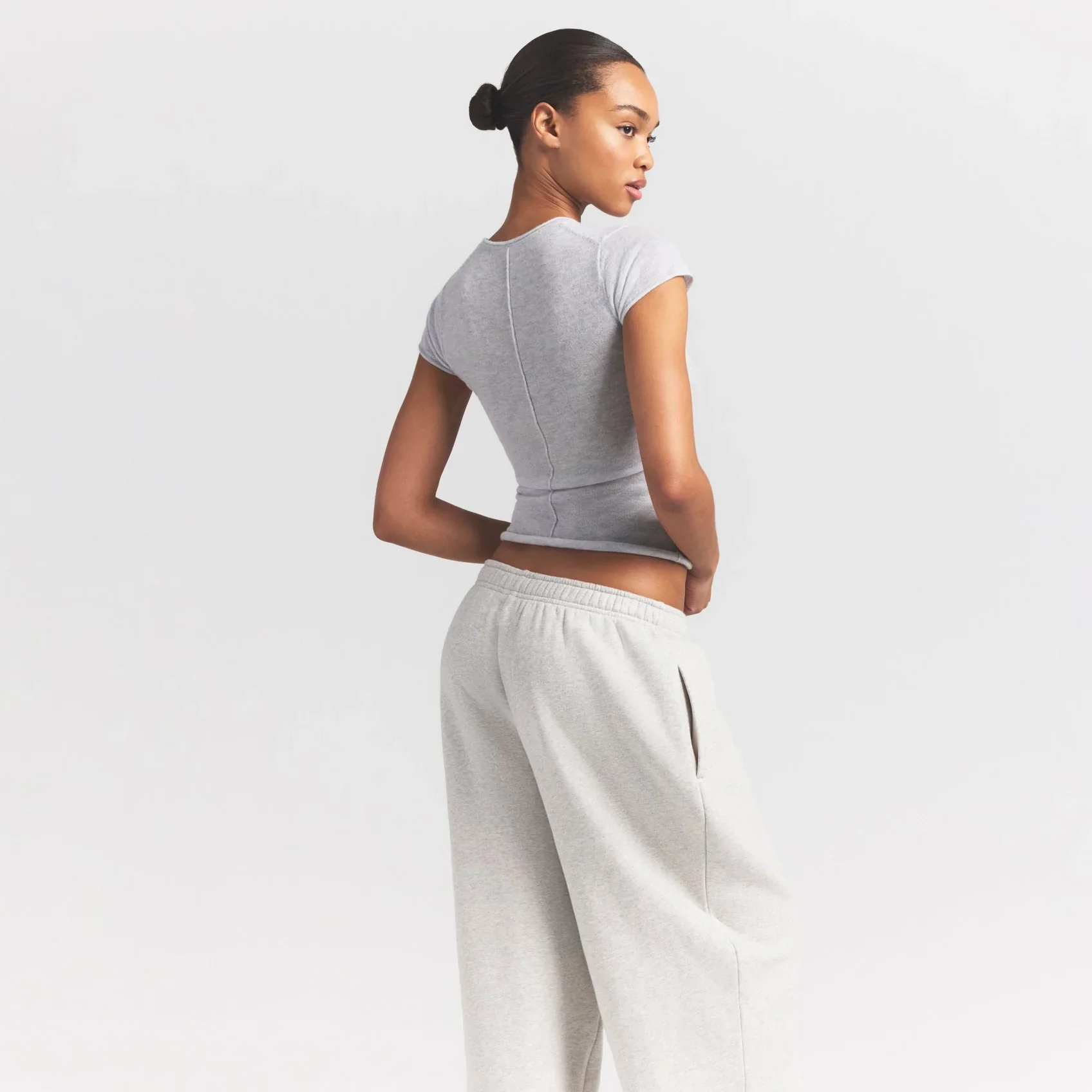 FEATHERWEIGHT CASHMERE TEE | LIGHT HEATHER GREY - Image 2