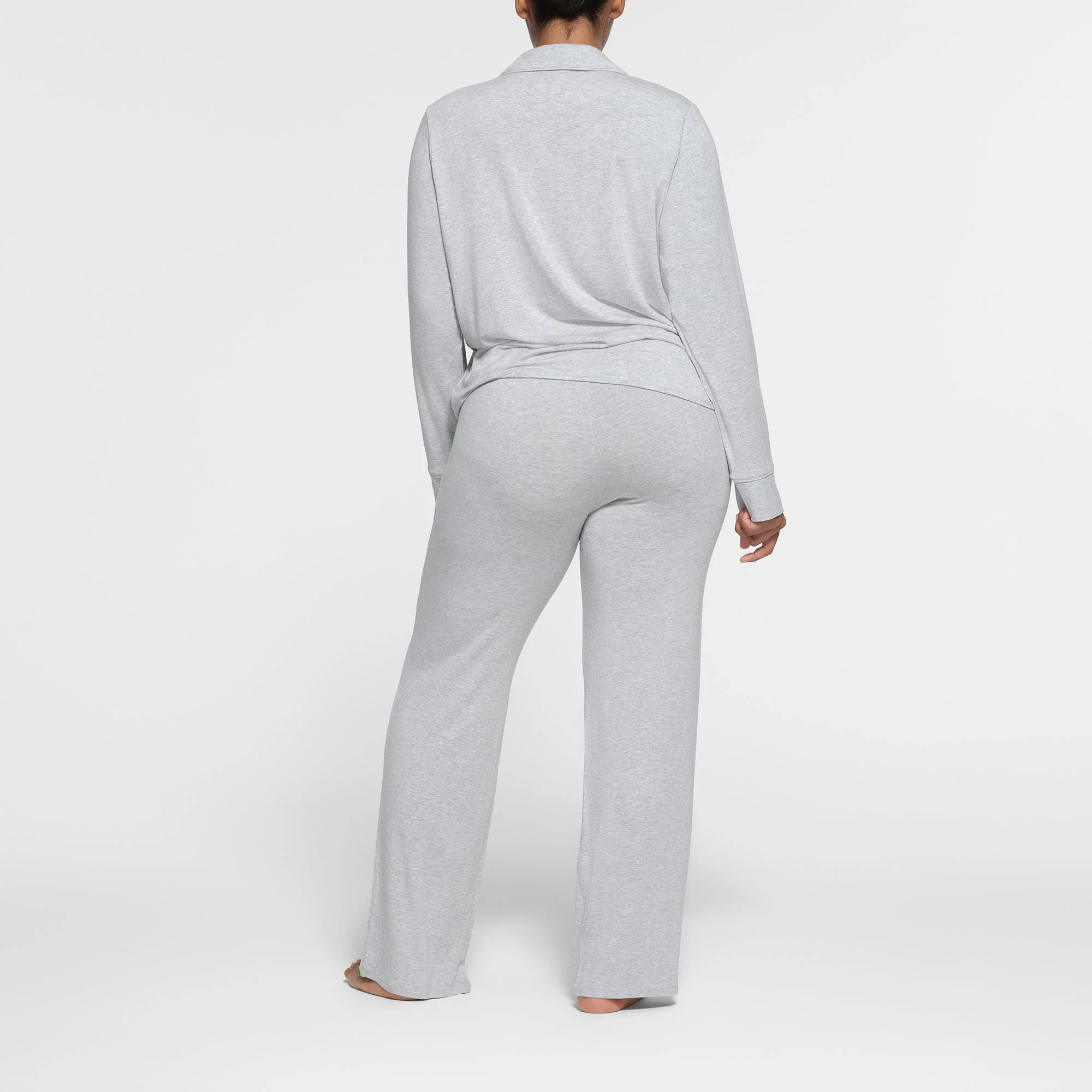 SKIMS SLEEP LONG SLEEVE BUTTON UP SET | LIGHT HEATHER GREY - Image 4