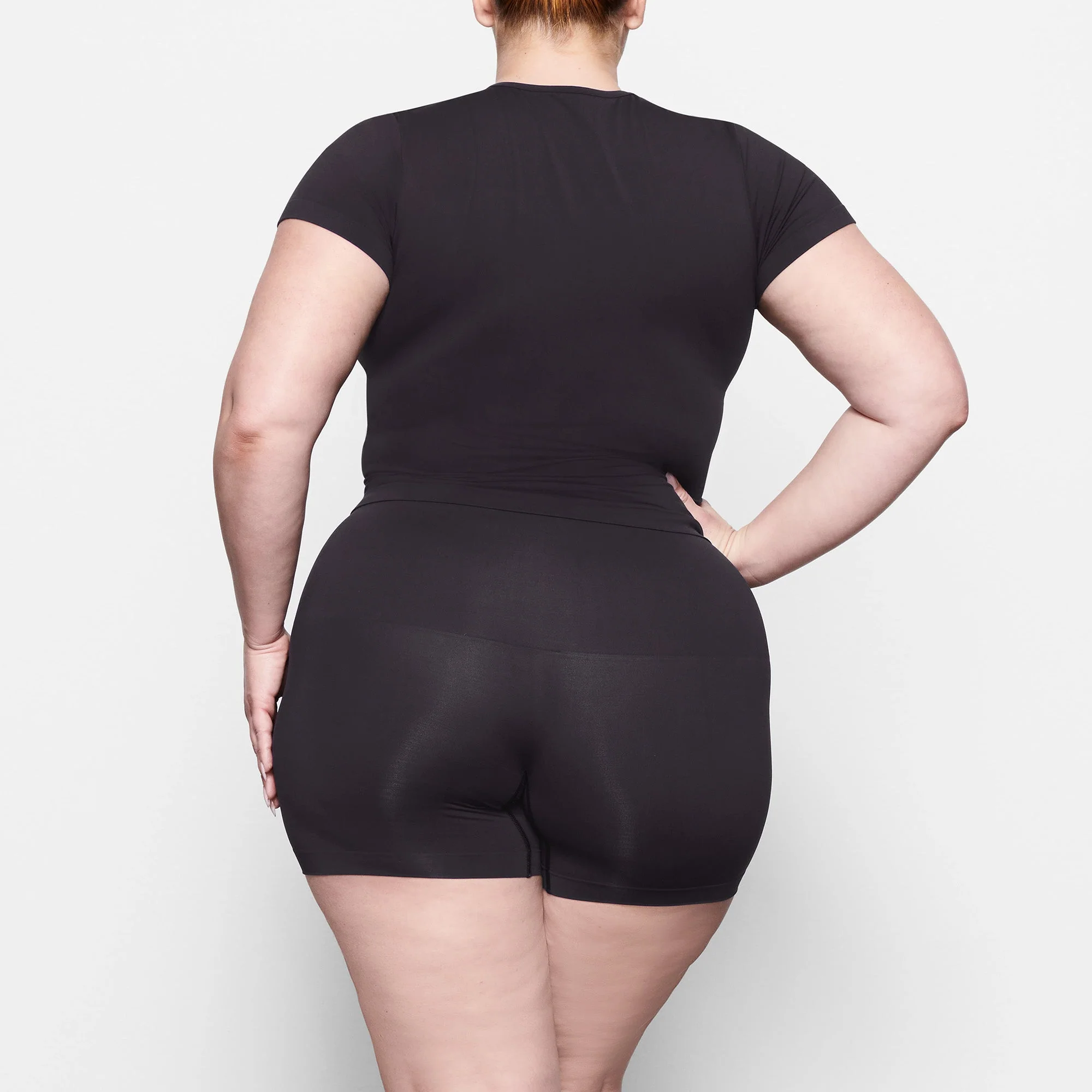 SOFT SMOOTHING SEAMLESS T-SHIRT | ONYX - Image 4