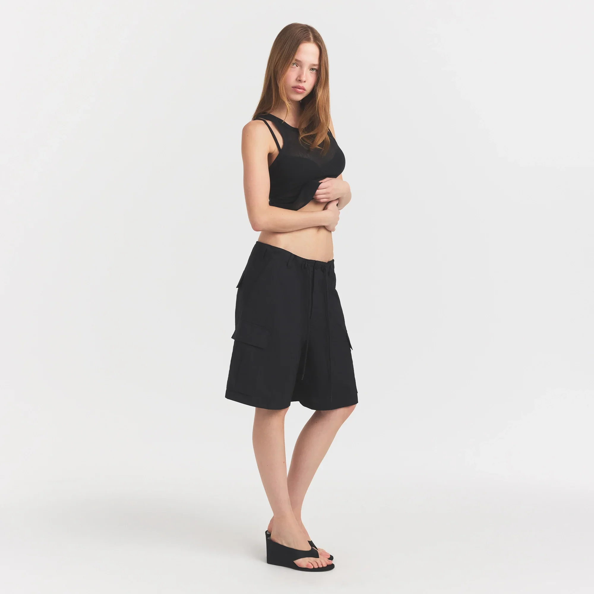 WOVEN COTTON OVERSIZED CARGO SHORT | ONYX - Image 4