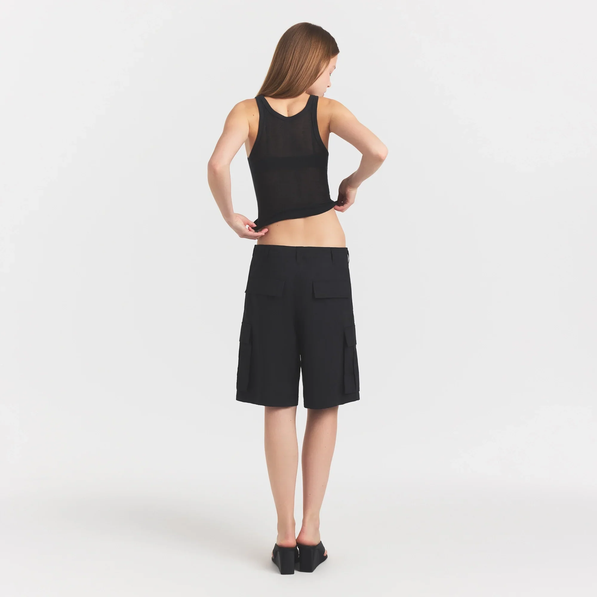 WOVEN COTTON OVERSIZED CARGO SHORT | ONYX - Image 5